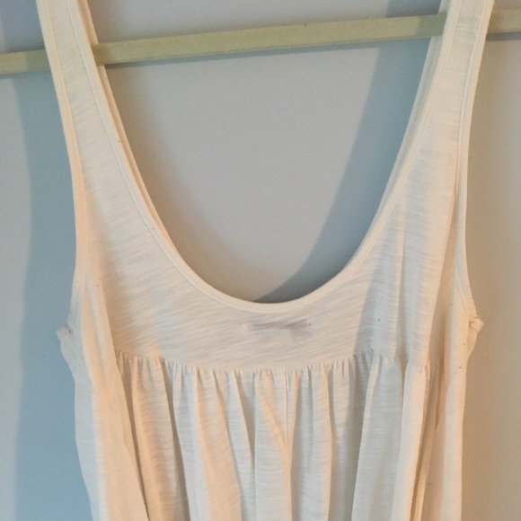 AE Flowy Tank - Picture 2 of 3